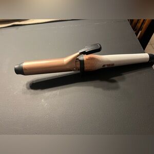 Pink and White Curling Iron Remington 1 1/4 clipped curling iron